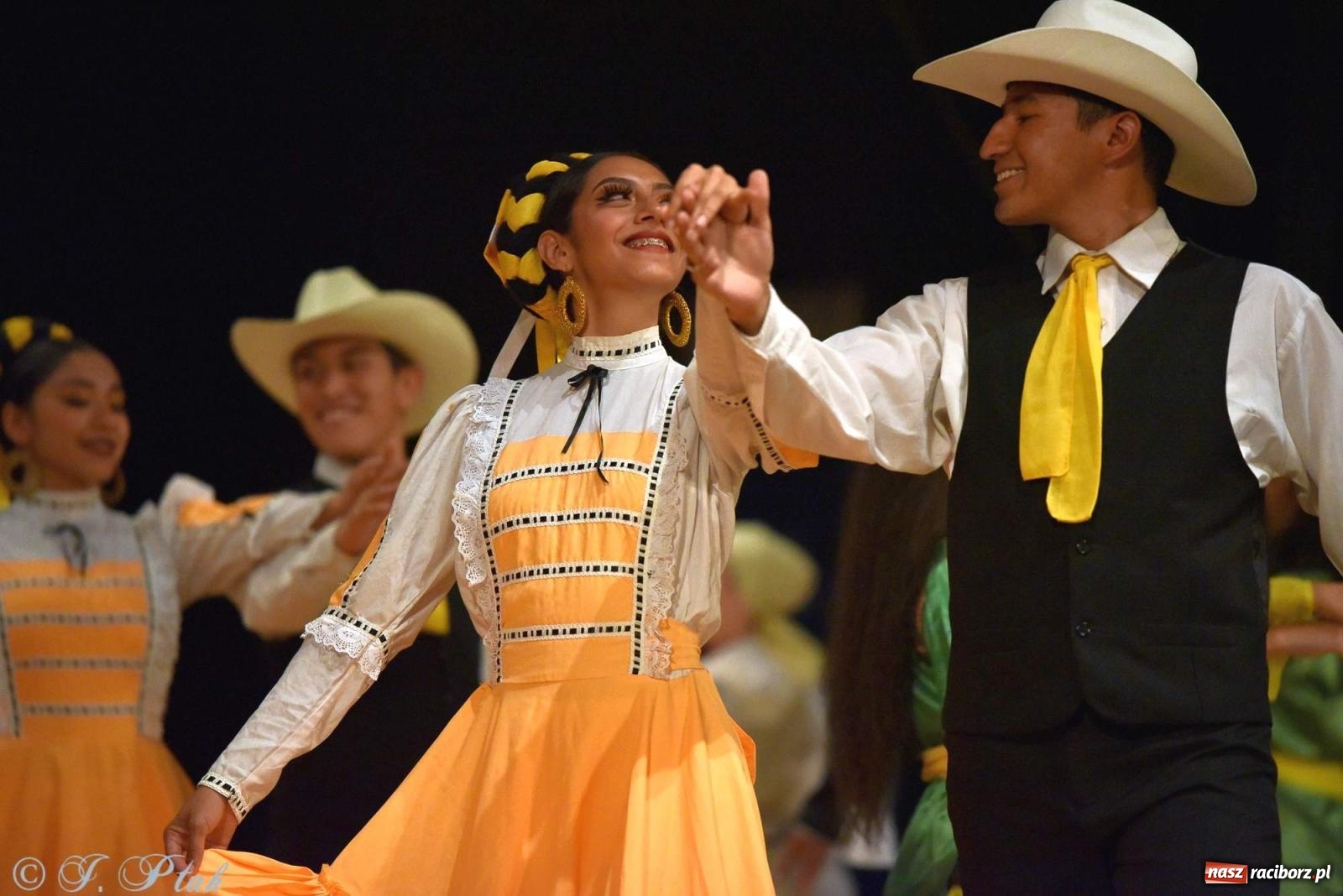 Zdjęcie w galerii na portalu naszraciborz.pl: Śląskie bez granic. Folklor z całego świata zagościł w Raciborzu [FOTO i WIDEO] wiadomości z regionu