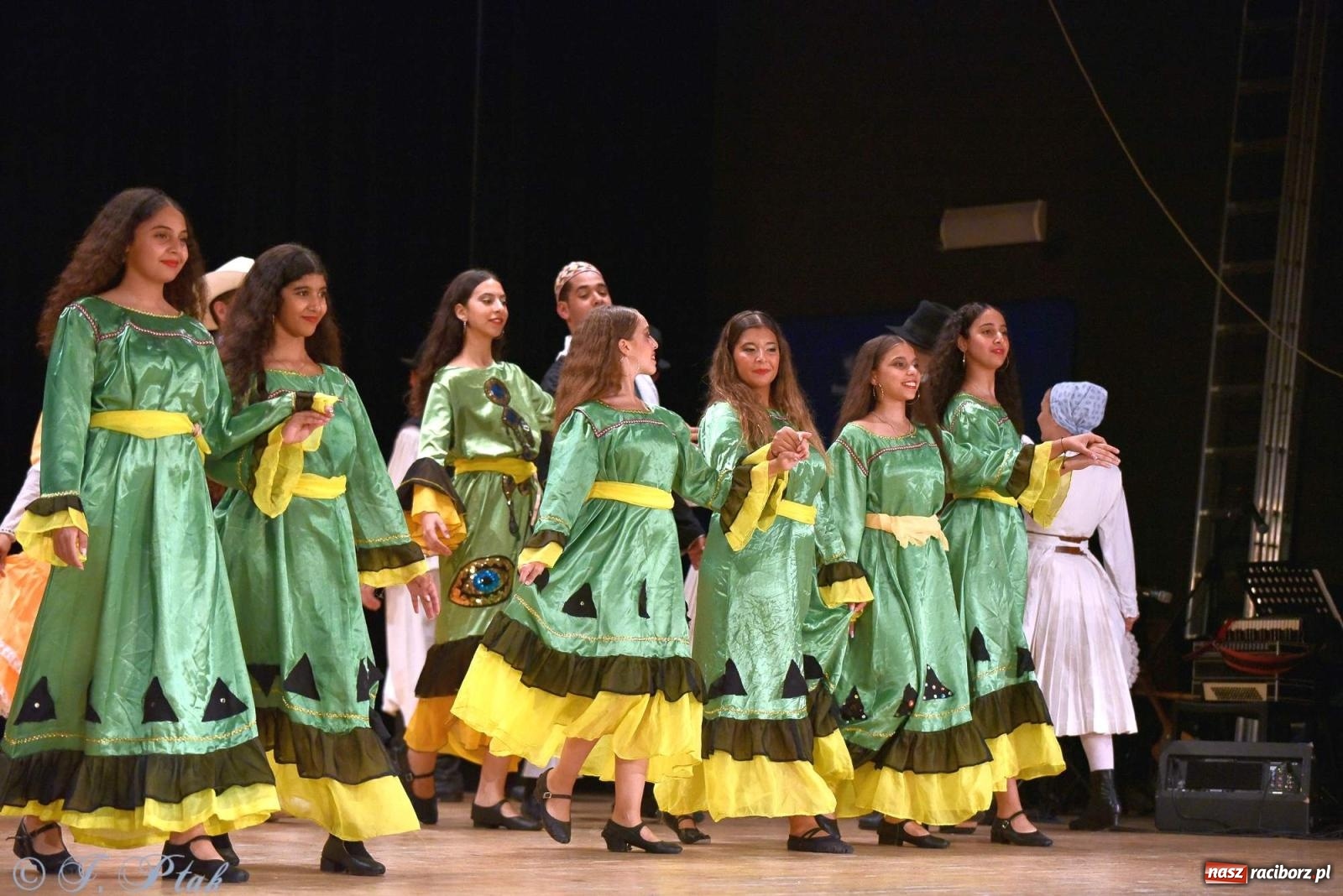 Zdjęcie w galerii na portalu naszraciborz.pl: Śląskie bez granic. Folklor z całego świata zagościł w Raciborzu [FOTO i WIDEO] wiadomości z regionu