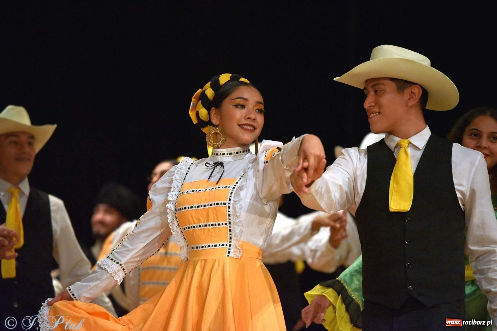 Zdjęcie w galerii na portalu naszraciborz.pl: Śląskie bez granic. Folklor z całego świata zagościł w Raciborzu [FOTO i WIDEO] wiadomości z regionu