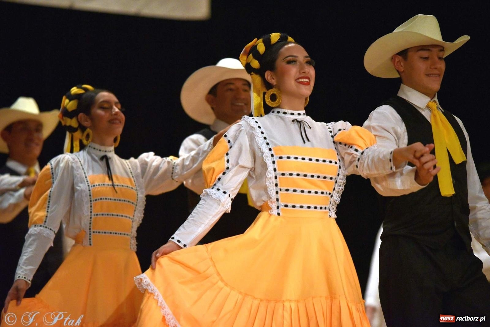 Zdjęcie w galerii na portalu naszraciborz.pl: Śląskie bez granic. Folklor z całego świata zagościł w Raciborzu [FOTO i WIDEO] wiadomości z regionu