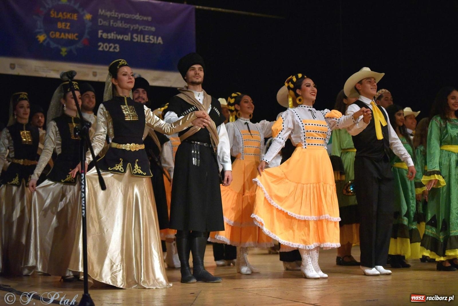 Zdjęcie w galerii na portalu naszraciborz.pl: Śląskie bez granic. Folklor z całego świata zagościł w Raciborzu [FOTO i WIDEO] wiadomości z regionu