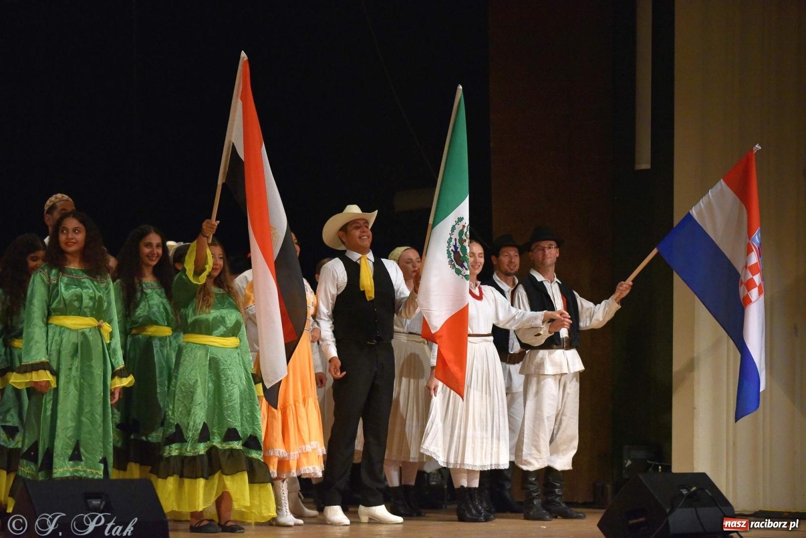 Zdjęcie w galerii na portalu naszraciborz.pl: Śląskie bez granic. Folklor z całego świata zagościł w Raciborzu [FOTO i WIDEO] wiadomości z regionu