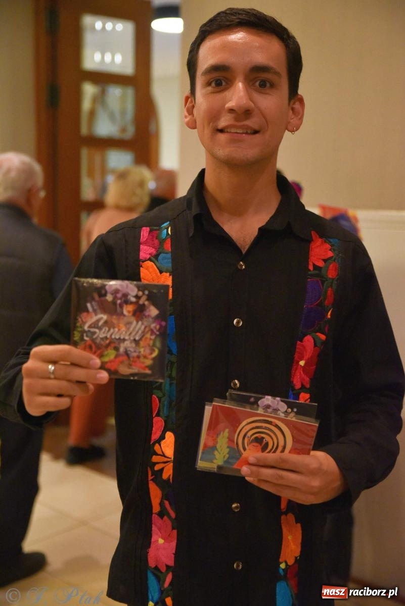 Zdjęcie w galerii na portalu naszraciborz.pl: Śląskie bez granic. Folklor z całego świata zagościł w Raciborzu [FOTO i WIDEO] wiadomości z regionu