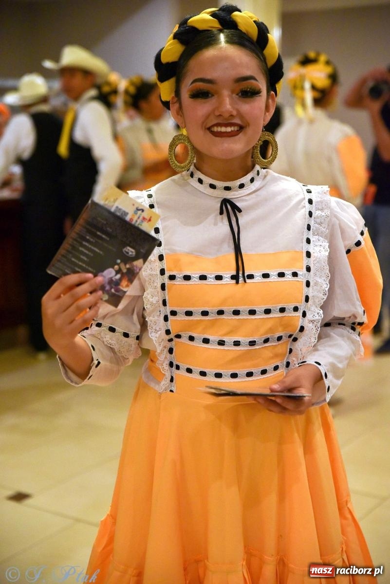 Zdjęcie w galerii na portalu naszraciborz.pl: Śląskie bez granic. Folklor z całego świata zagościł w Raciborzu [FOTO i WIDEO] wiadomości z regionu