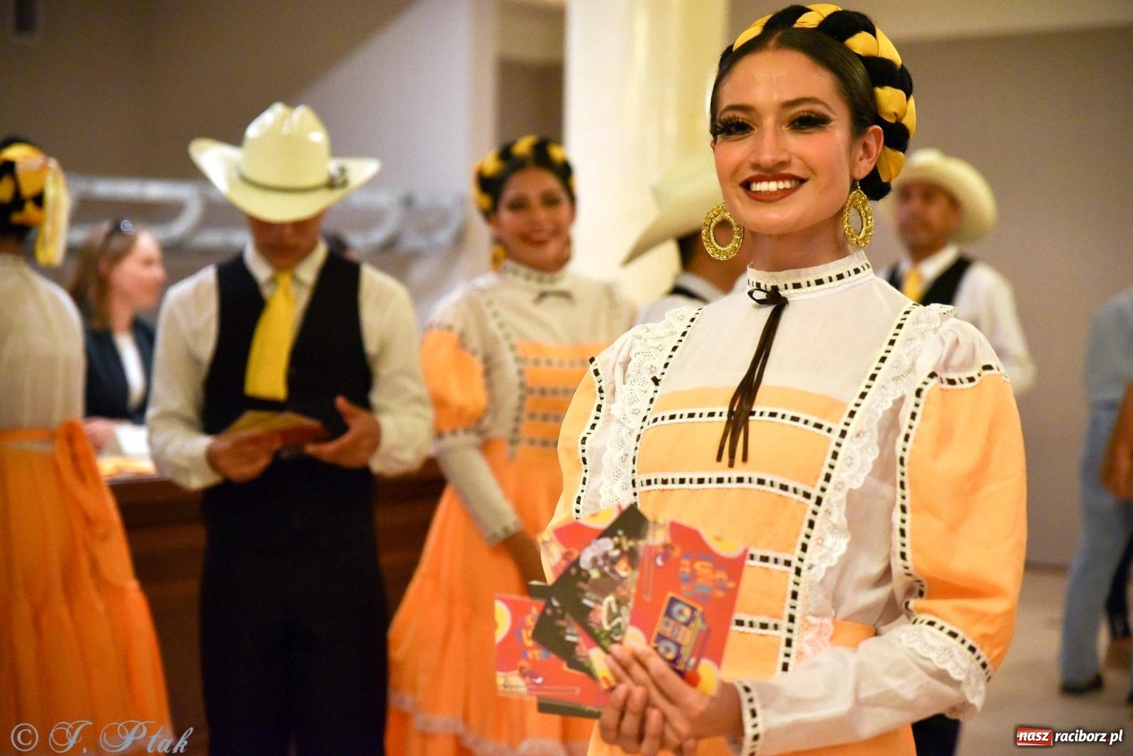 Zdjęcie w galerii na portalu naszraciborz.pl: Śląskie bez granic. Folklor z całego świata zagościł w Raciborzu [FOTO i WIDEO] wiadomości z regionu
