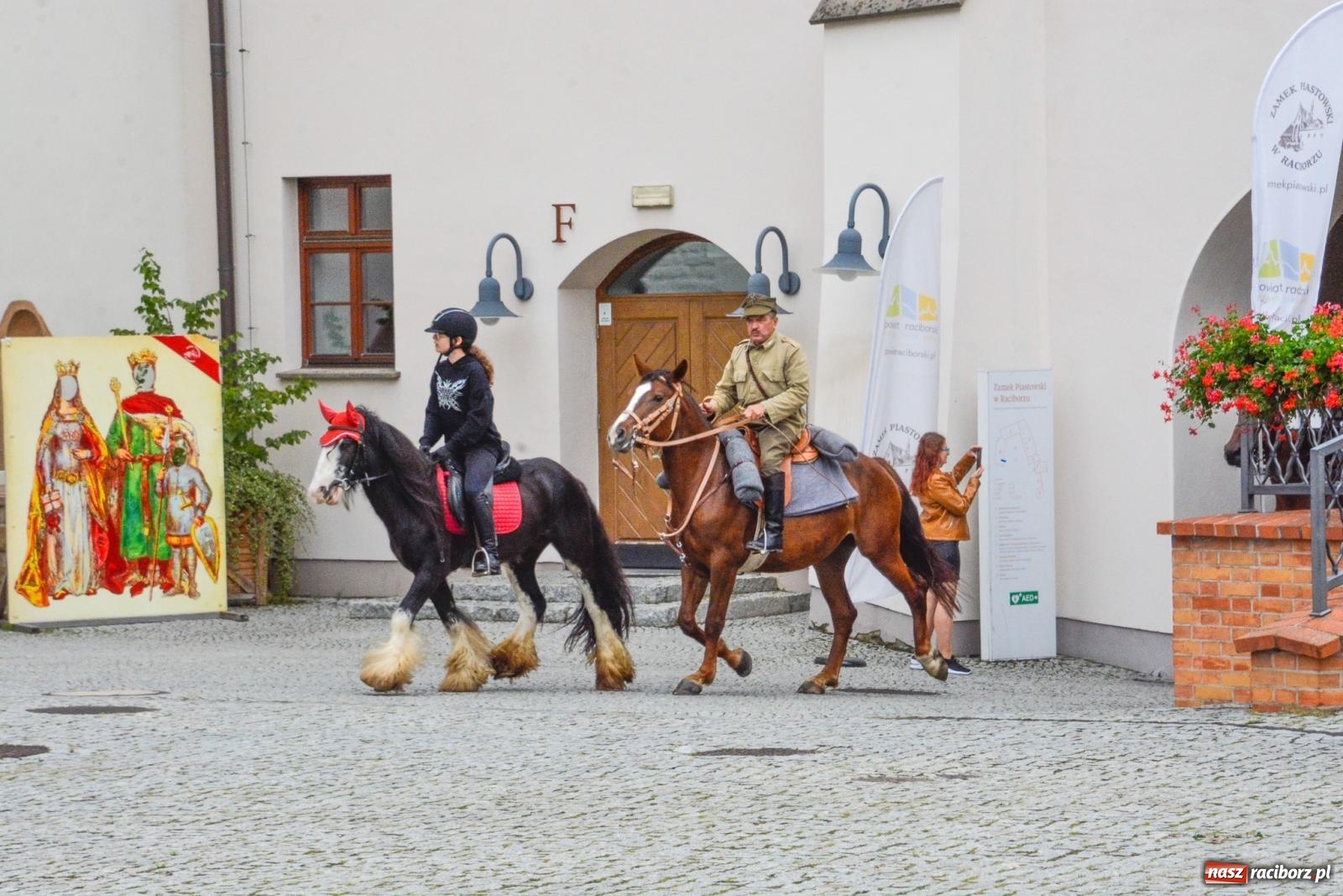 Zdjęcie w galerii na portalu naszraciborz.pl: Racibórz-Królowe. Z zamku wyruszył rajd konny [FOTO i WIDEO] wiadomości z regionu