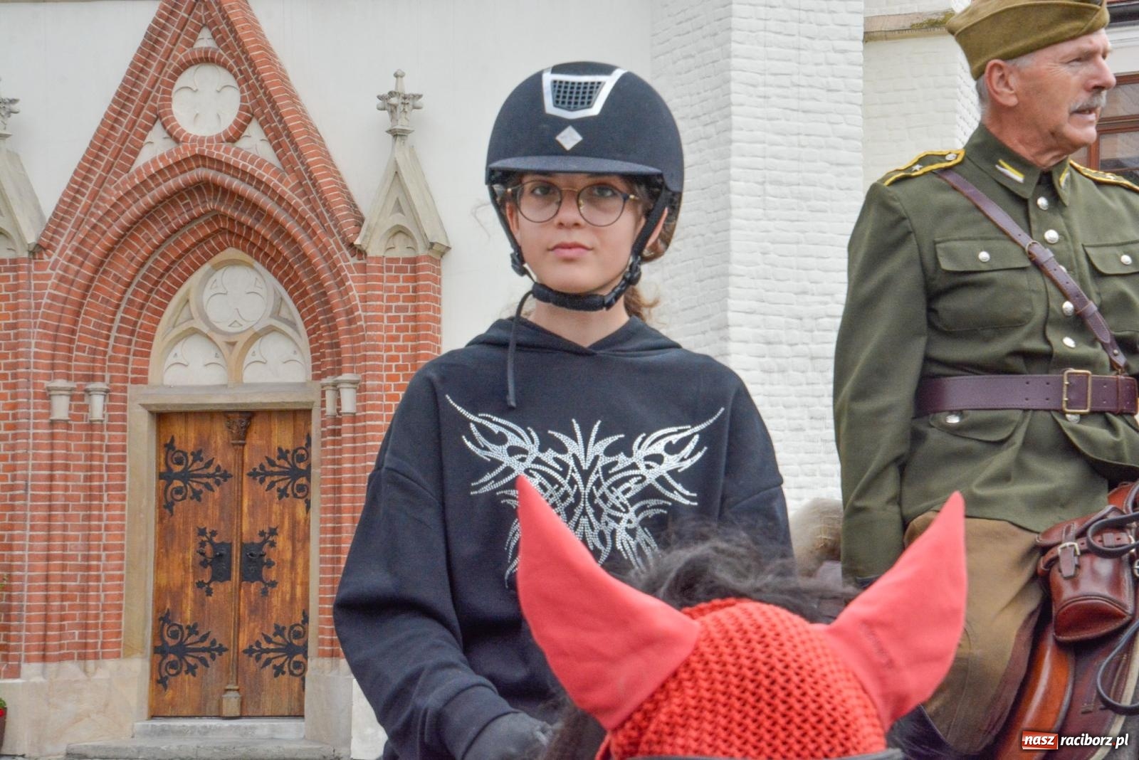 Zdjęcie w galerii na portalu naszraciborz.pl: Racibórz-Królowe. Z zamku wyruszył rajd konny [FOTO i WIDEO] wiadomości z regionu