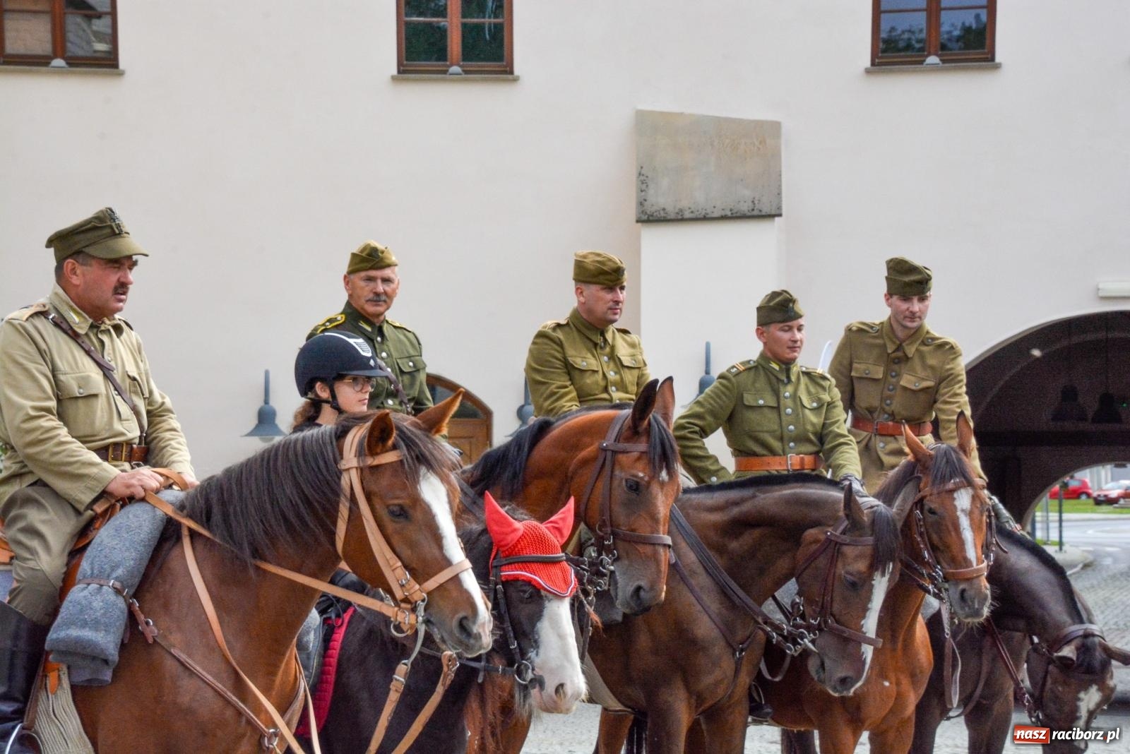 Zdjęcie w galerii na portalu naszraciborz.pl: Racibórz-Królowe. Z zamku wyruszył rajd konny [FOTO i WIDEO] wiadomości z regionu