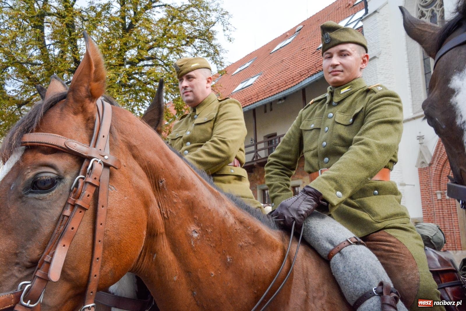 Zdjęcie w galerii na portalu naszraciborz.pl: Racibórz-Królowe. Z zamku wyruszył rajd konny [FOTO i WIDEO] wiadomości z regionu
