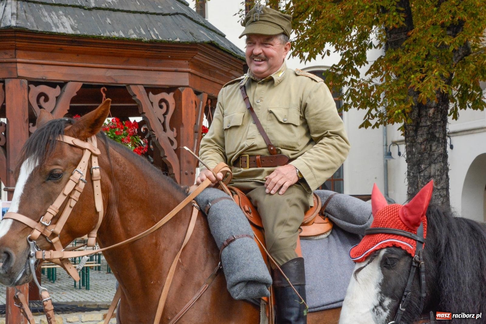 Zdjęcie w galerii na portalu naszraciborz.pl: Racibórz-Królowe. Z zamku wyruszył rajd konny [FOTO i WIDEO] wiadomości z regionu