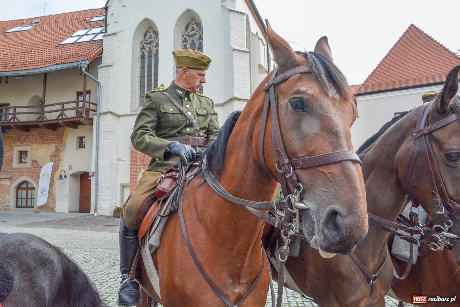 Zdjęcie w galerii na portalu naszraciborz.pl: Racibórz-Królowe. Z zamku wyruszył rajd konny [FOTO i WIDEO] wiadomości z regionu