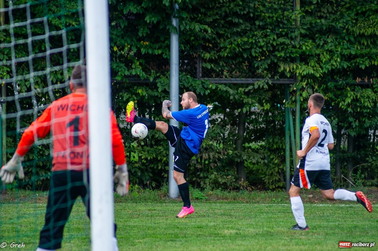 Zdjęcie w galerii na portalu naszraciborz.pl: Cieniawa-Tatara show przy Sudeckiej. Wicher na kolanach [FOTO] wiadomości z regionu