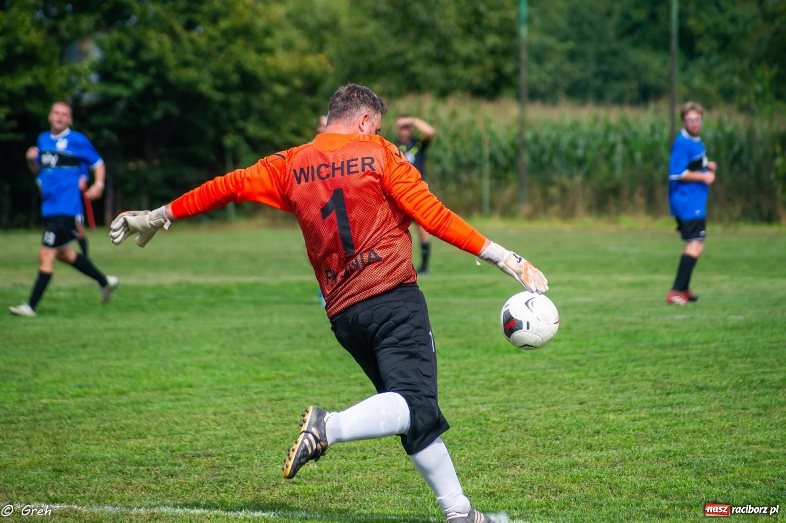 Zdjęcie w galerii na portalu naszraciborz.pl: Cieniawa-Tatara show przy Sudeckiej. Wicher na kolanach [FOTO] wiadomości z regionu
