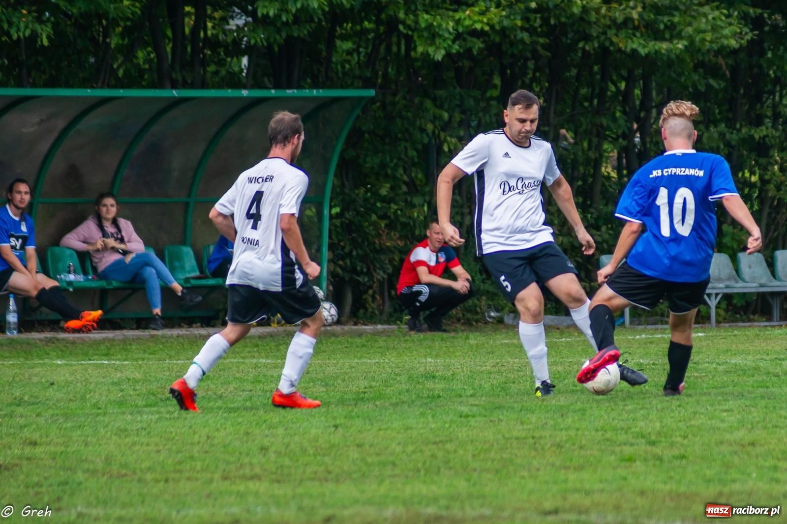 Zdjęcie w galerii na portalu naszraciborz.pl: Cieniawa-Tatara show przy Sudeckiej. Wicher na kolanach [FOTO] wiadomości z regionu