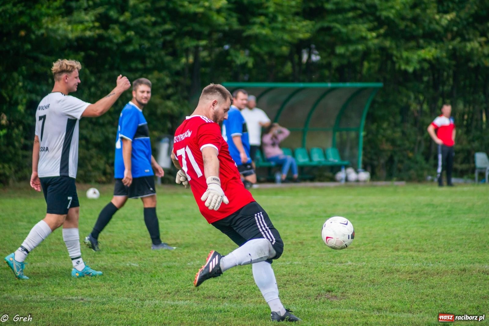 Zdjęcie w galerii na portalu naszraciborz.pl: Cieniawa-Tatara show przy Sudeckiej. Wicher na kolanach [FOTO] wiadomości z regionu