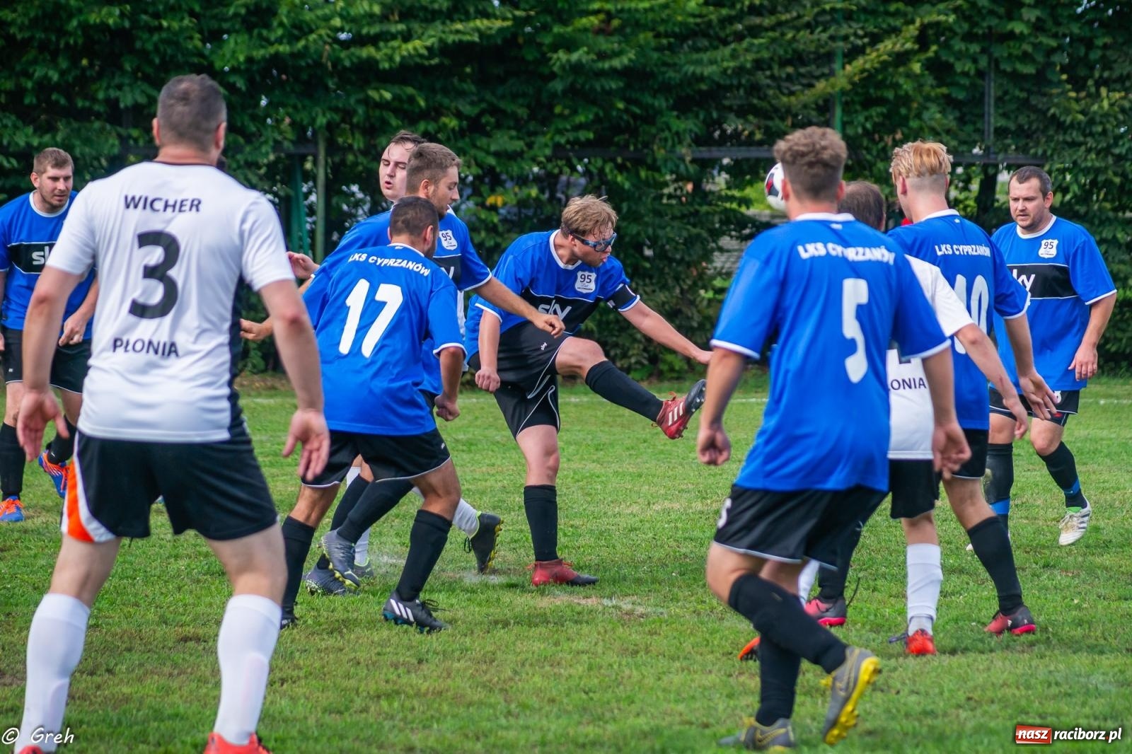 Zdjęcie w galerii na portalu naszraciborz.pl: Cieniawa-Tatara show przy Sudeckiej. Wicher na kolanach [FOTO] wiadomości z regionu
