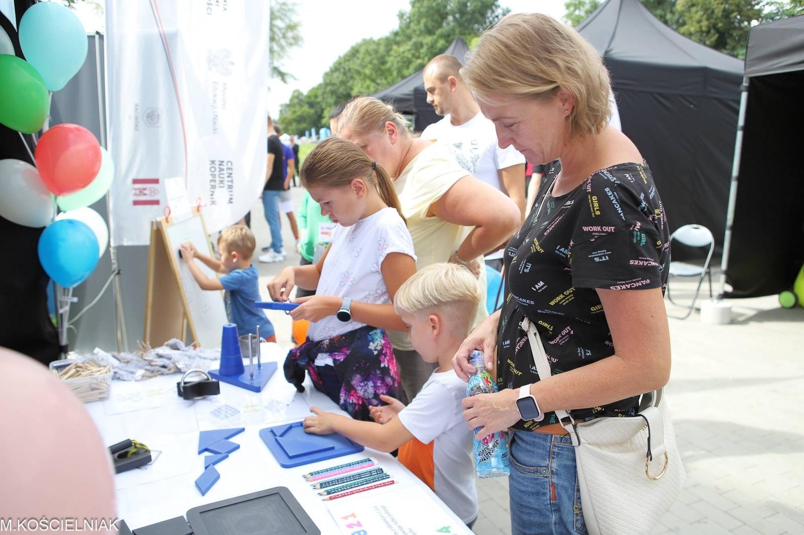 Zdjęcie w galerii na portalu naszraciborz.pl: Festiwal Odkrywców na raciborskich bulwarach wiadomości z regionu