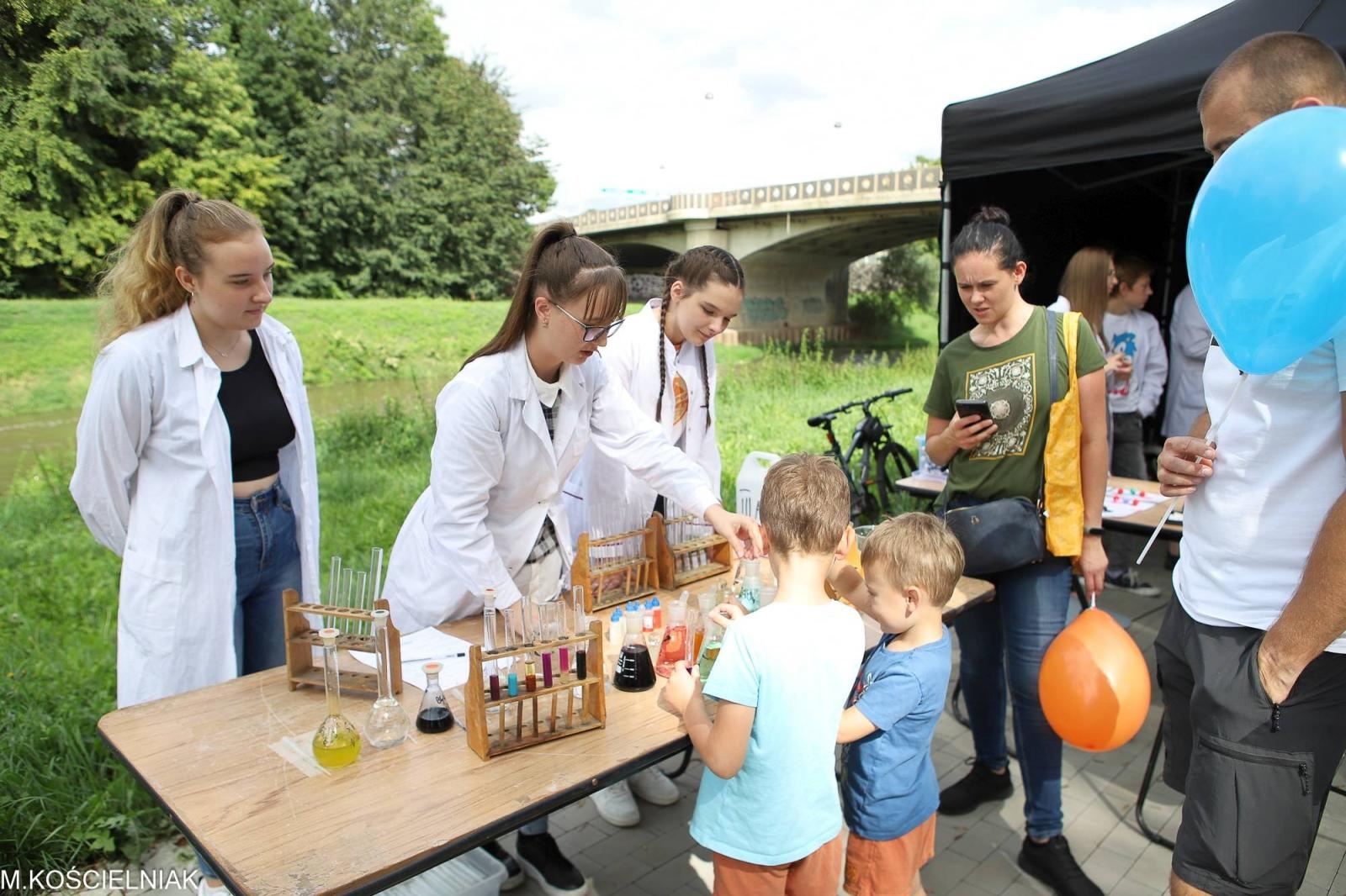 Zdjęcie w galerii na portalu naszraciborz.pl: Festiwal Odkrywców na raciborskich bulwarach wiadomości z regionu