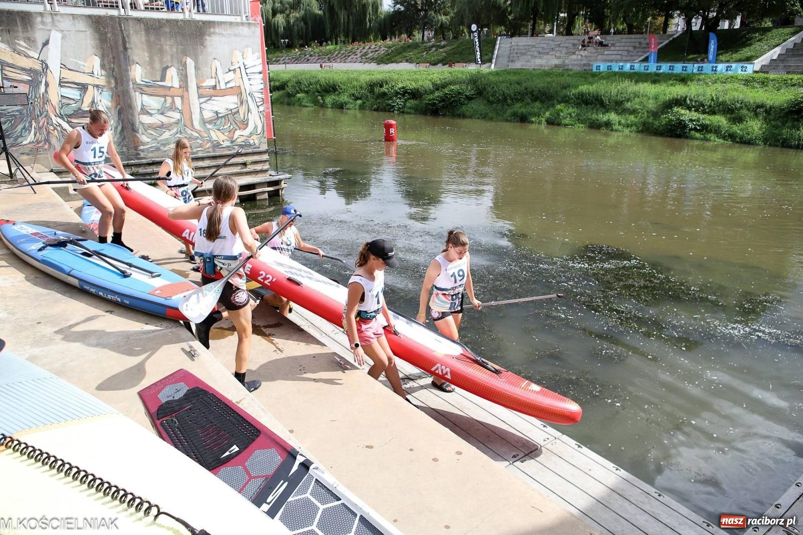 Zdjęcie w galerii na portalu naszraciborz.pl: Odra SUP CUP 2023. Wyścigi DRAGON RACE pod zamkiem wiadomości z regionu