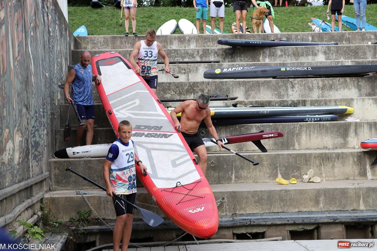 Zdjęcie w galerii na portalu naszraciborz.pl: Odra SUP CUP 2023. Wyścigi DRAGON RACE pod zamkiem wiadomości z regionu