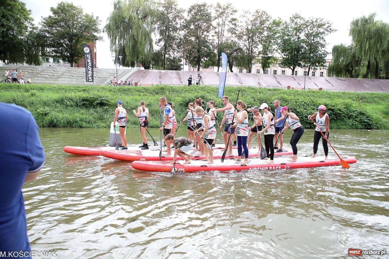 Zdjęcie w galerii na portalu naszraciborz.pl: Odra SUP CUP 2023. Wyścigi DRAGON RACE pod zamkiem wiadomości z regionu