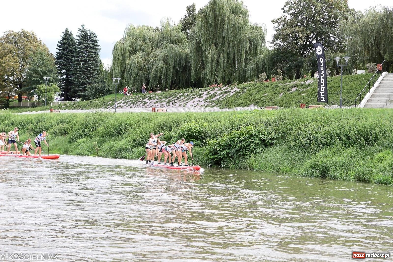 Zdjęcie w galerii na portalu naszraciborz.pl: Odra SUP CUP 2023. Wyścigi DRAGON RACE pod zamkiem wiadomości z regionu
