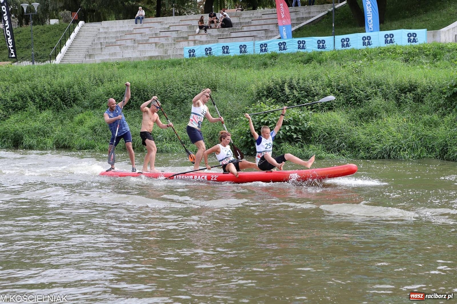 Zdjęcie w galerii na portalu naszraciborz.pl: Odra SUP CUP 2023. Wyścigi DRAGON RACE pod zamkiem wiadomości z regionu