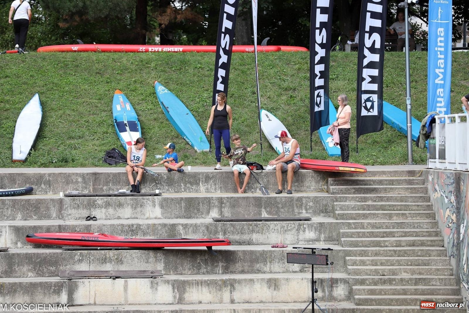 Zdjęcie w galerii na portalu naszraciborz.pl: Odra SUP CUP 2023. Wyścigi DRAGON RACE pod zamkiem wiadomości z regionu