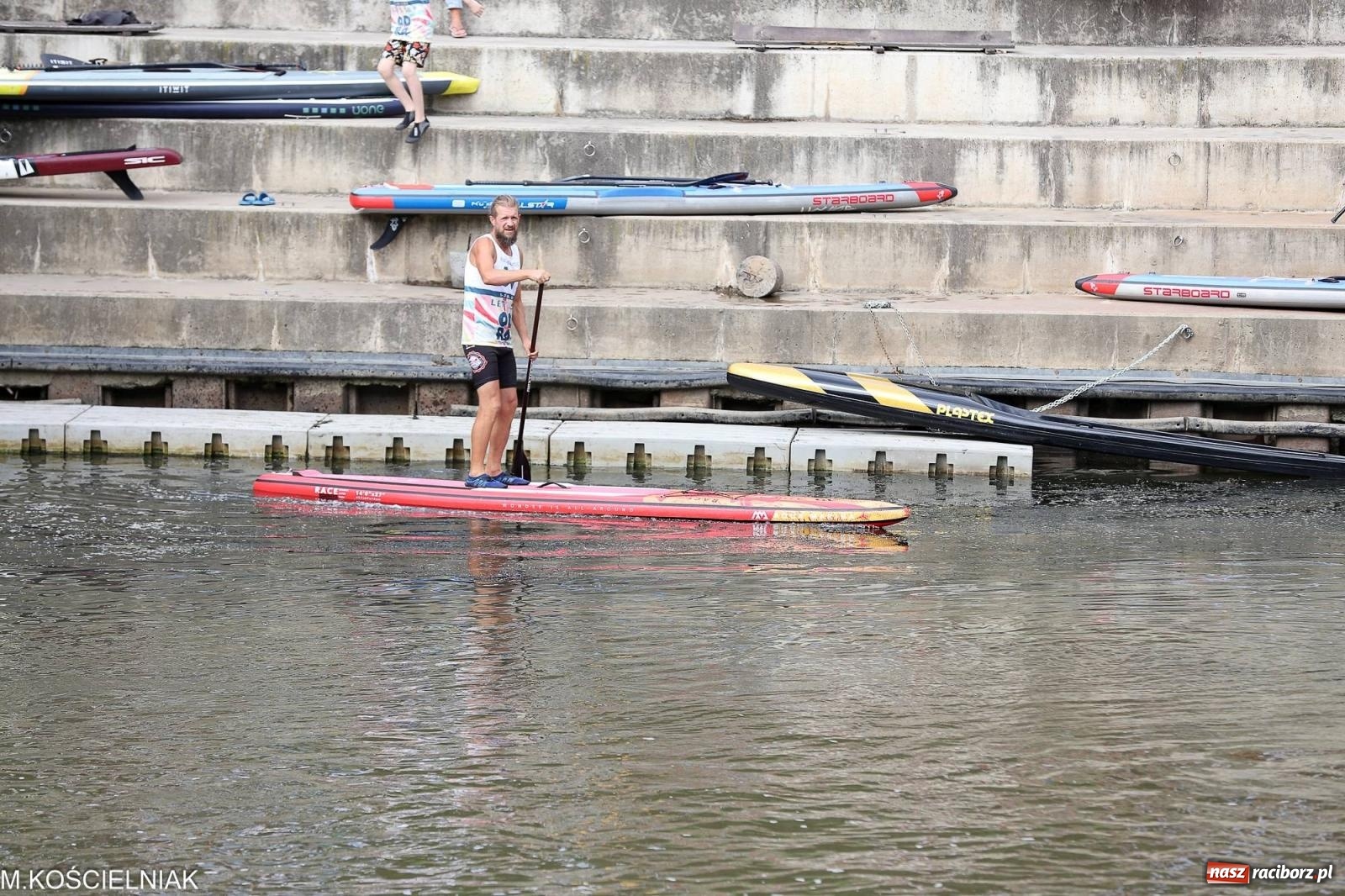 Zdjęcie w galerii na portalu naszraciborz.pl: Odra SUP CUP 2023. Wyścigi DRAGON RACE pod zamkiem wiadomości z regionu