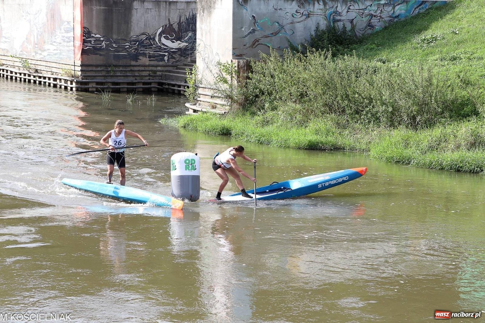Zdjęcie w galerii na portalu naszraciborz.pl: Odra SUP CUP 2023. Wyścigi DRAGON RACE pod zamkiem wiadomości z regionu