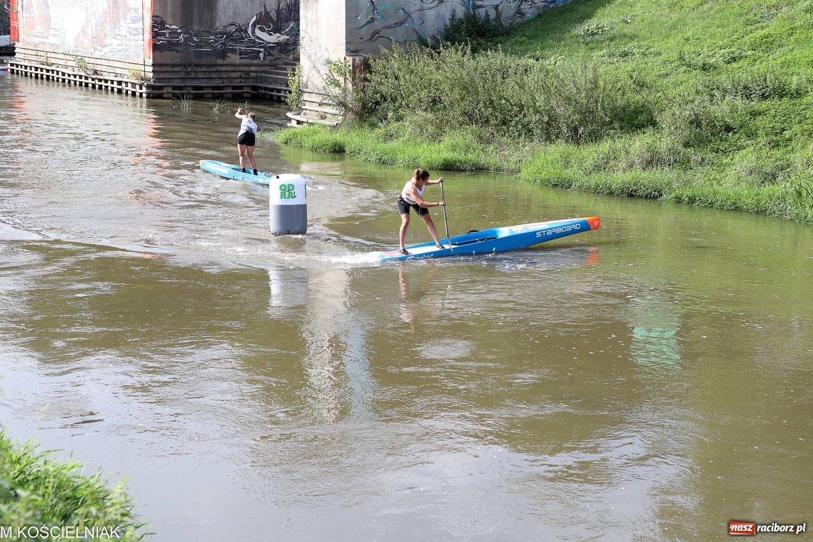 Zdjęcie w galerii na portalu naszraciborz.pl: Odra SUP CUP 2023. Wyścigi DRAGON RACE pod zamkiem wiadomości z regionu