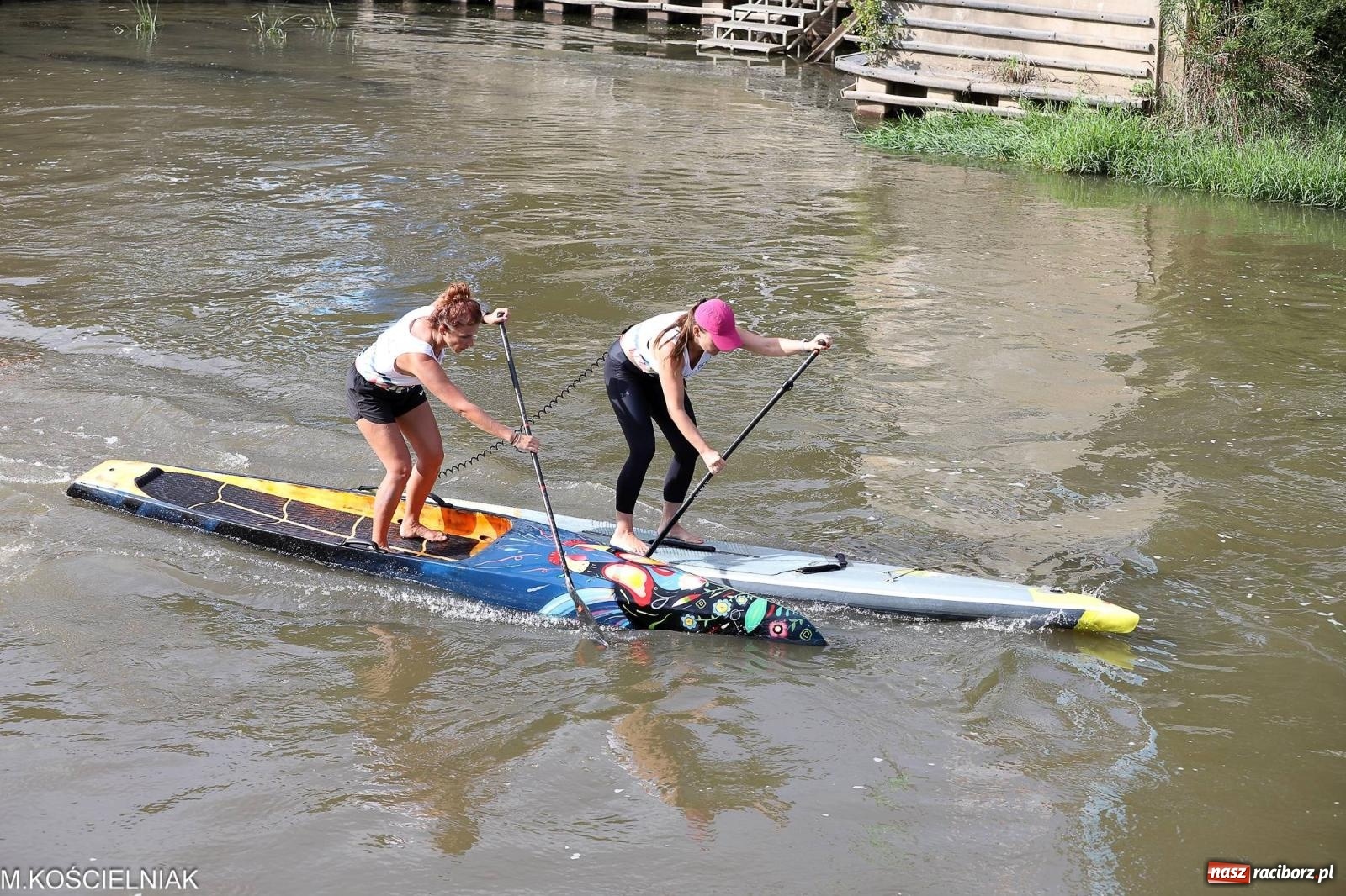 Zdjęcie w galerii na portalu naszraciborz.pl: Odra SUP CUP 2023. Wyścigi DRAGON RACE pod zamkiem wiadomości z regionu