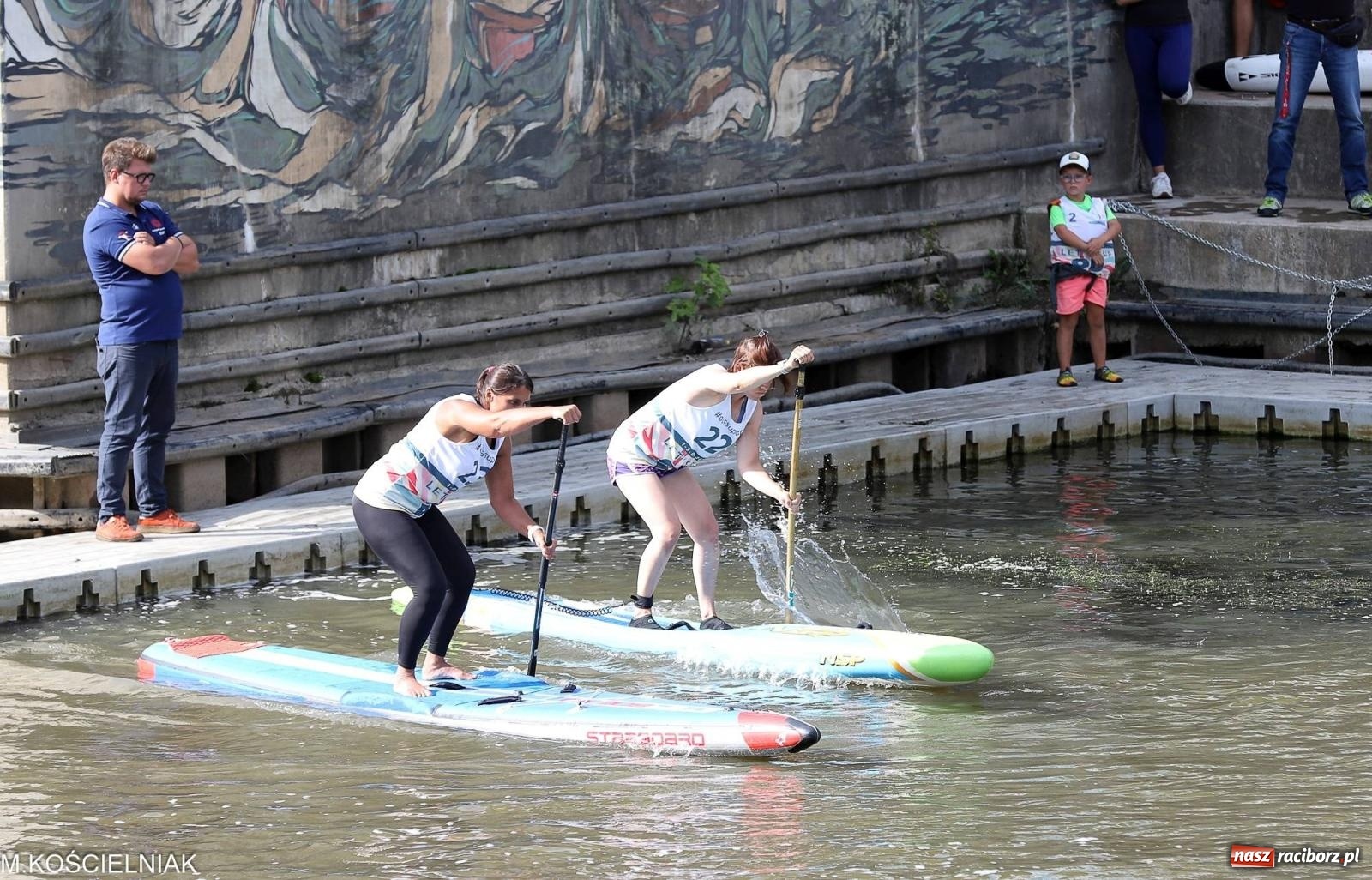 Zdjęcie w galerii na portalu naszraciborz.pl: Odra SUP CUP 2023. Wyścigi DRAGON RACE pod zamkiem wiadomości z regionu