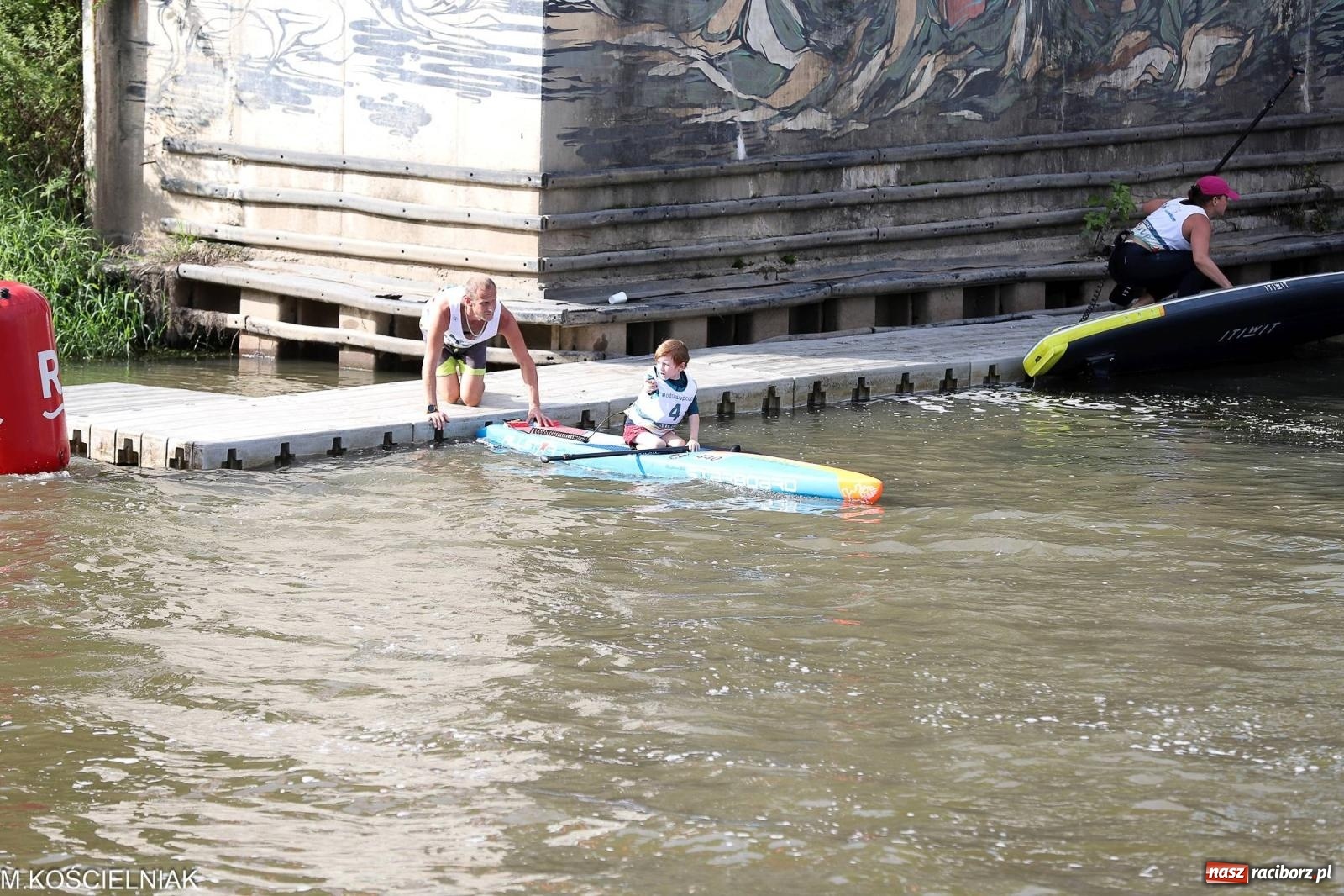 Zdjęcie w galerii na portalu naszraciborz.pl: Odra SUP CUP 2023. Wyścigi DRAGON RACE pod zamkiem wiadomości z regionu