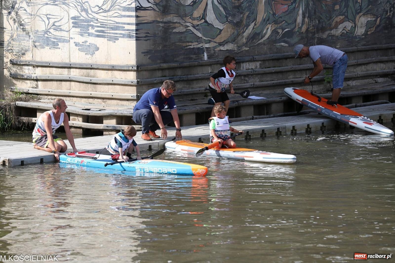 Zdjęcie w galerii na portalu naszraciborz.pl: Odra SUP CUP 2023. Wyścigi DRAGON RACE pod zamkiem wiadomości z regionu