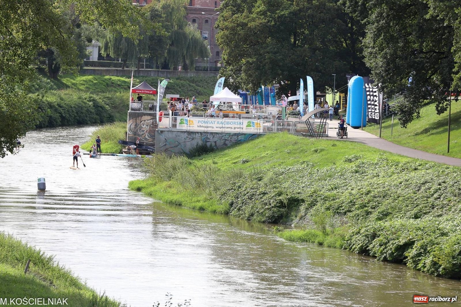 Zdjęcie w galerii na portalu naszraciborz.pl: Odra SUP CUP 2023. Wyścigi DRAGON RACE pod zamkiem wiadomości z regionu
