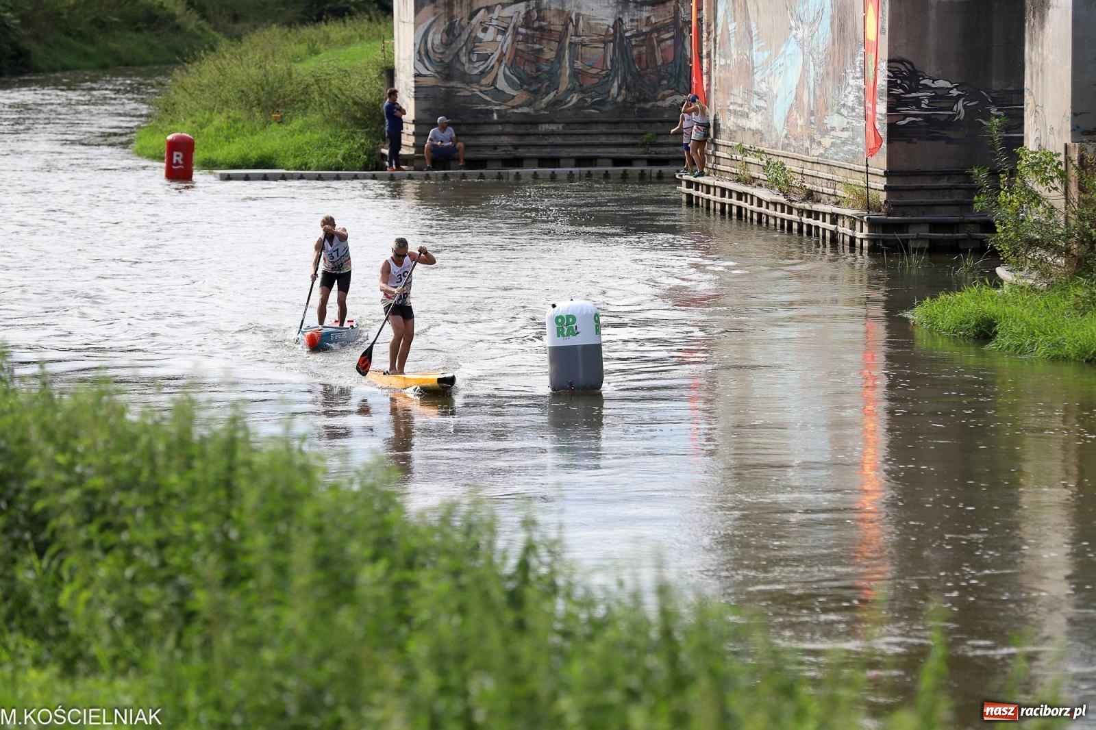 Zdjęcie w galerii na portalu naszraciborz.pl: Odra SUP CUP 2023. Wyścigi DRAGON RACE pod zamkiem wiadomości z regionu