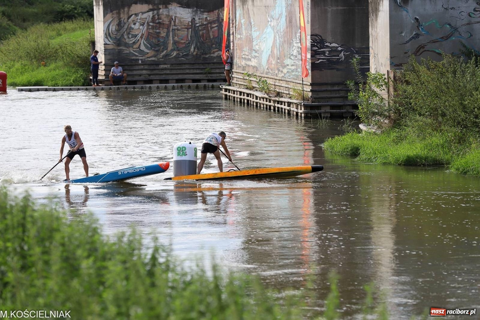 Zdjęcie w galerii na portalu naszraciborz.pl: Odra SUP CUP 2023. Wyścigi DRAGON RACE pod zamkiem wiadomości z regionu