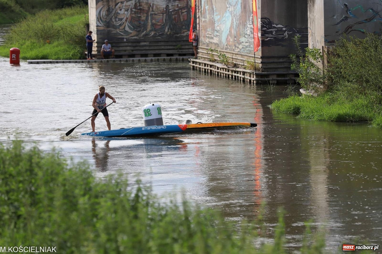 Zdjęcie w galerii na portalu naszraciborz.pl: Odra SUP CUP 2023. Wyścigi DRAGON RACE pod zamkiem wiadomości z regionu