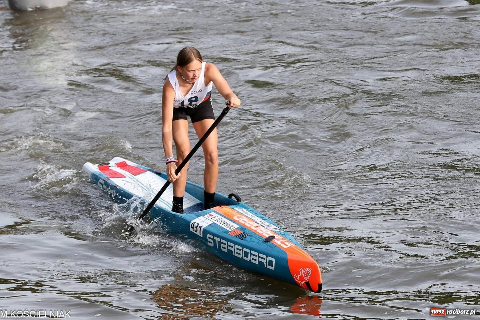 Zdjęcie w galerii na portalu naszraciborz.pl: Odra SUP CUP 2023. Wyścigi DRAGON RACE pod zamkiem wiadomości z regionu