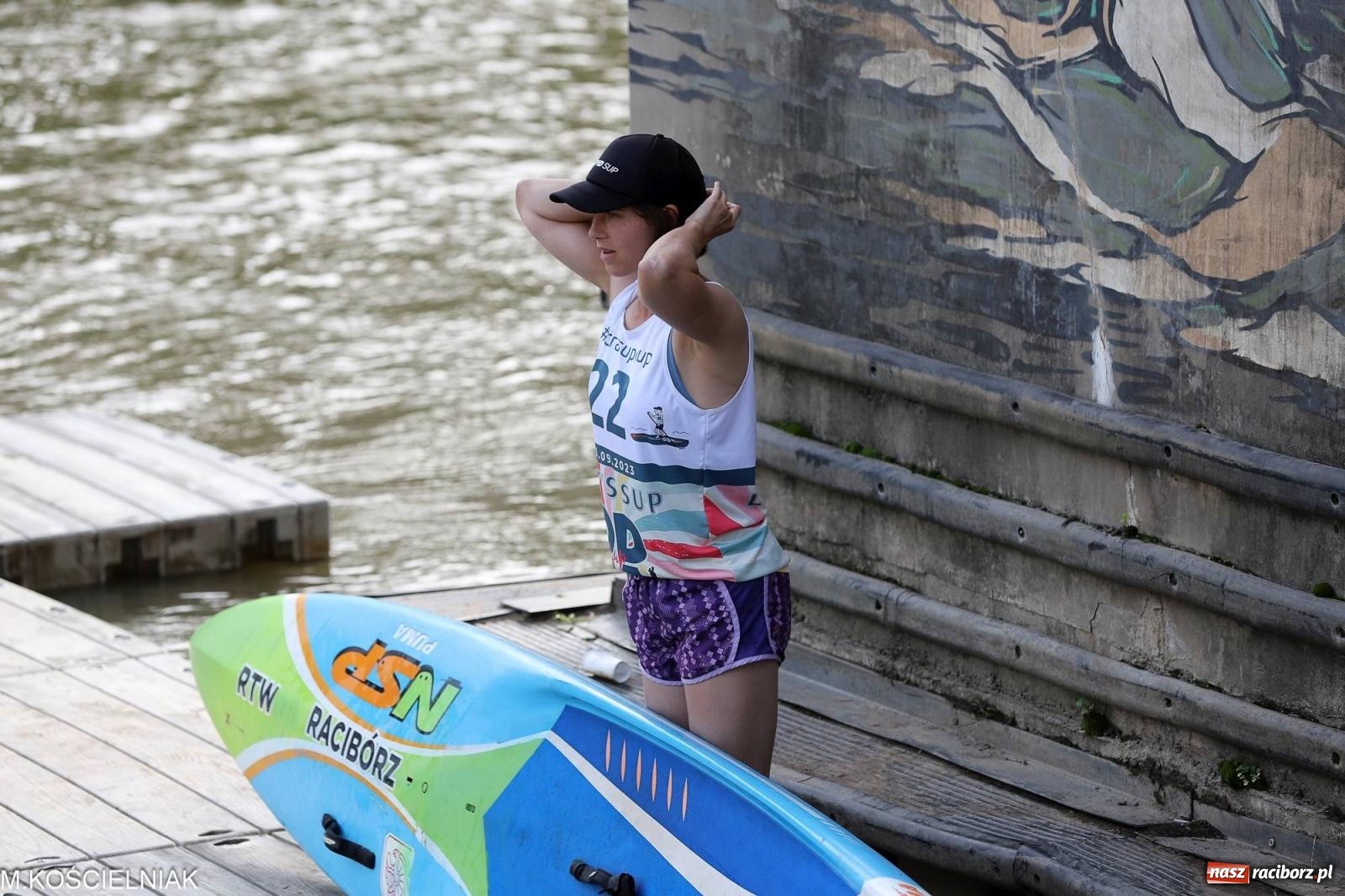 Zdjęcie w galerii na portalu naszraciborz.pl: Odra SUP CUP 2023. Wyścigi DRAGON RACE pod zamkiem wiadomości z regionu