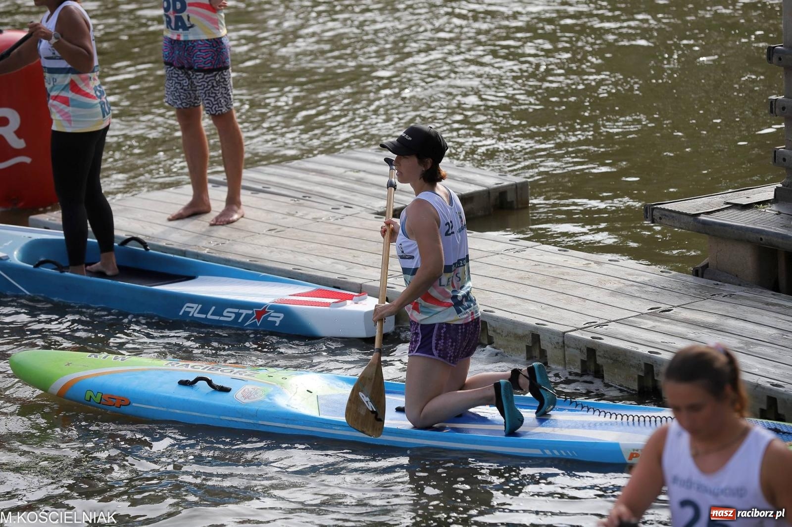 Zdjęcie w galerii na portalu naszraciborz.pl: Odra SUP CUP 2023. Wyścigi DRAGON RACE pod zamkiem wiadomości z regionu