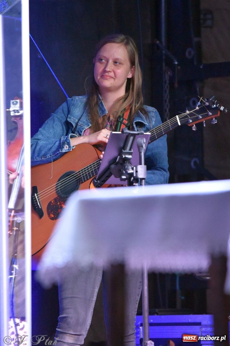 Zdjęcie w galerii na portalu naszraciborz.pl: Festiwal Spotkałem Pana. Wieczór Uwielbienia [FOTO i WIDEO] wiadomości z regionu