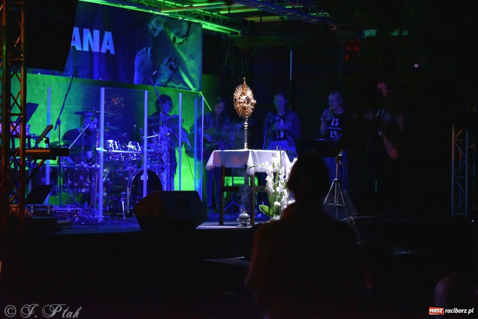 Zdjęcie w galerii na portalu naszraciborz.pl: Festiwal Spotkałem Pana. Wieczór Uwielbienia [FOTO i WIDEO] wiadomości z regionu