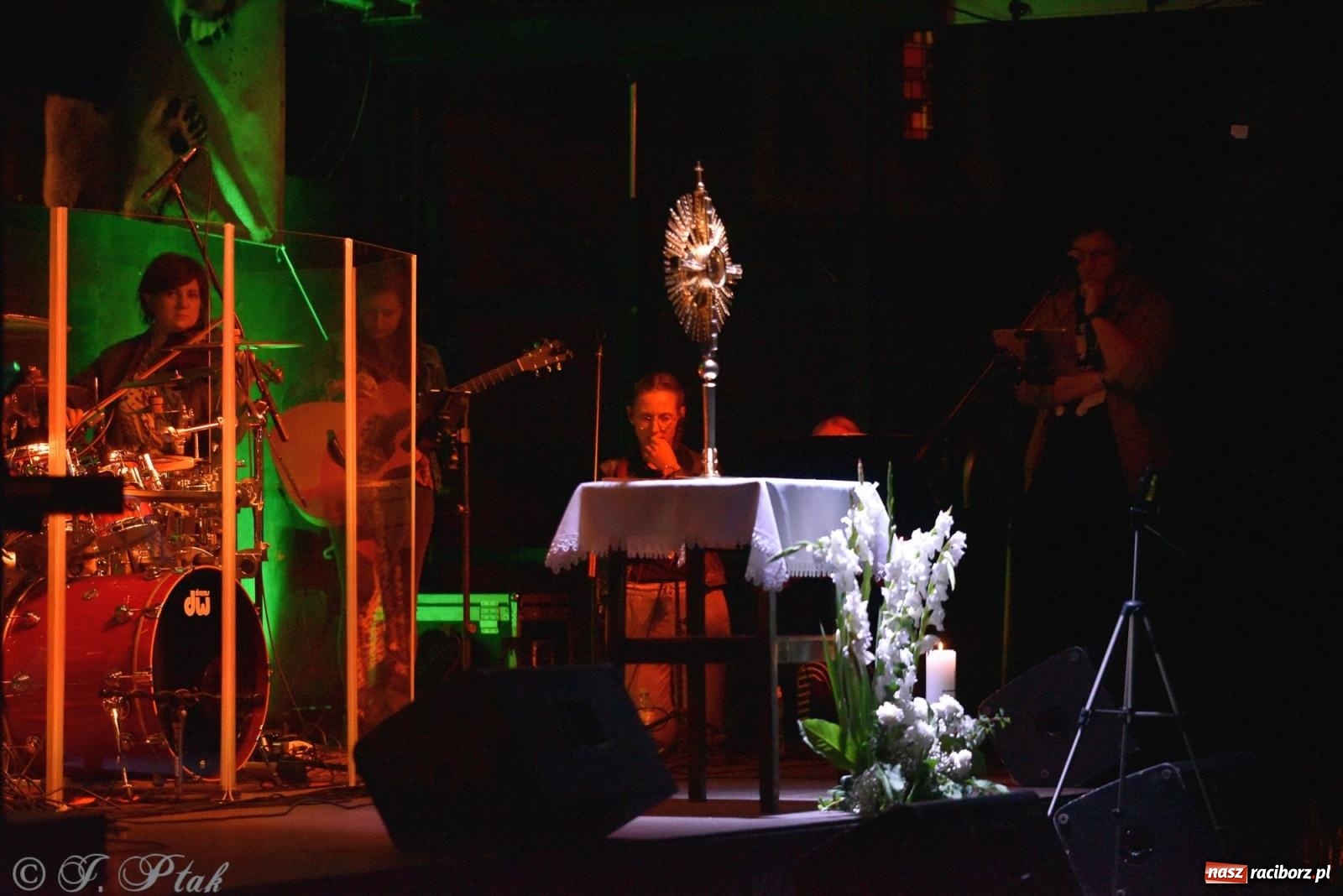 Zdjęcie w galerii na portalu naszraciborz.pl: Festiwal Spotkałem Pana. Wieczór Uwielbienia [FOTO i WIDEO] wiadomości z regionu