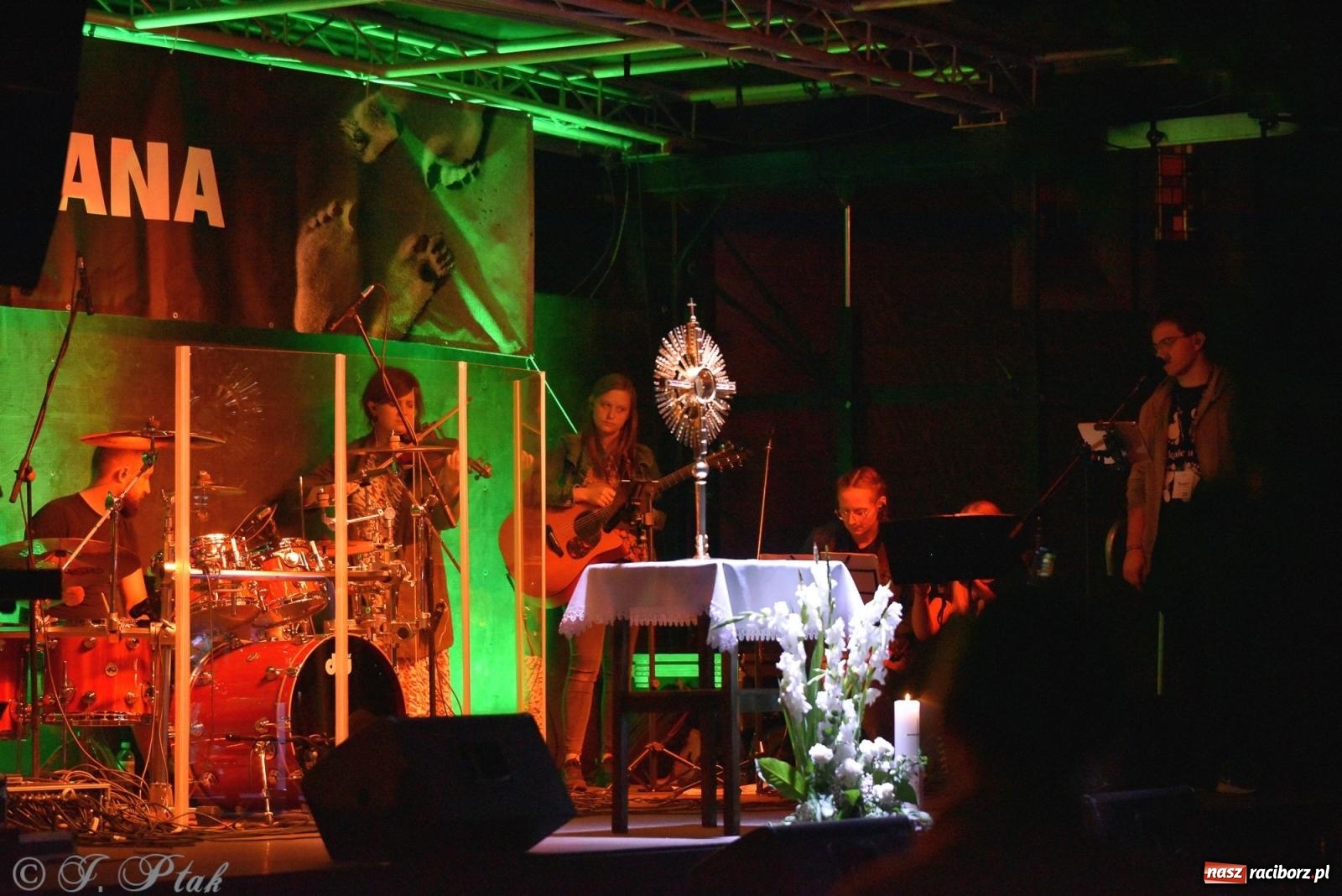 Zdjęcie w galerii na portalu naszraciborz.pl: Festiwal Spotkałem Pana. Wieczór Uwielbienia [FOTO i WIDEO] wiadomości z regionu