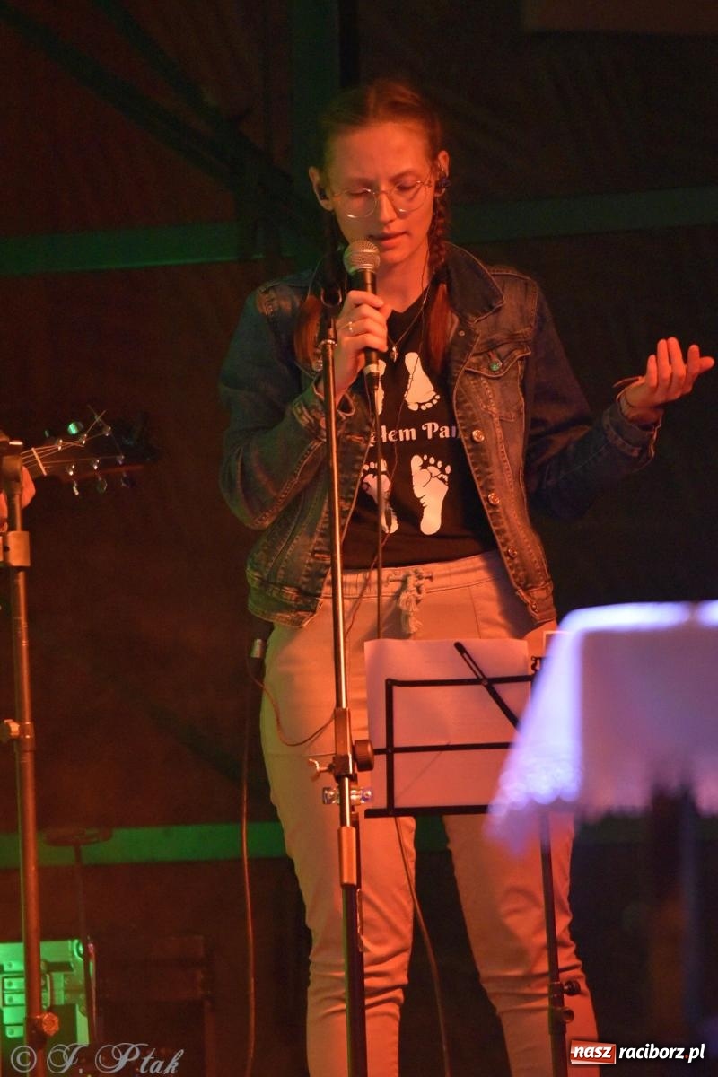 Zdjęcie w galerii na portalu naszraciborz.pl: Festiwal Spotkałem Pana. Wieczór Uwielbienia [FOTO i WIDEO] wiadomości z regionu