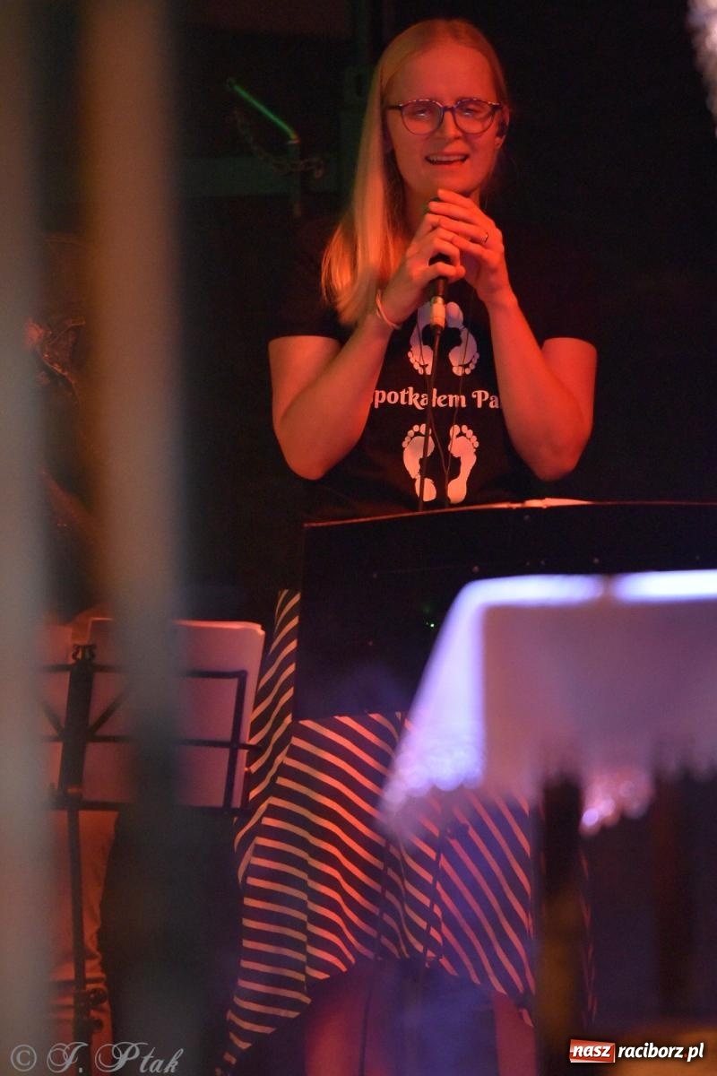 Zdjęcie w galerii na portalu naszraciborz.pl: Festiwal Spotkałem Pana. Wieczór Uwielbienia [FOTO i WIDEO] wiadomości z regionu