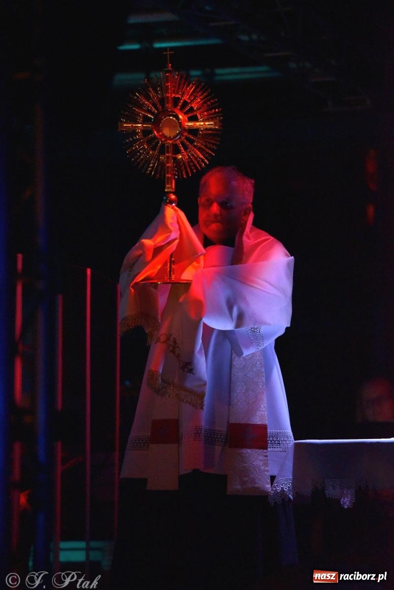 Zdjęcie w galerii na portalu naszraciborz.pl: Festiwal Spotkałem Pana. Wieczór Uwielbienia [FOTO i WIDEO] wiadomości z regionu