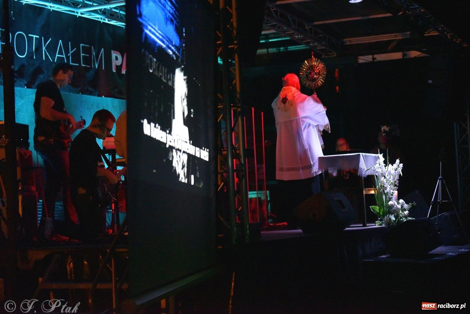 Zdjęcie w galerii na portalu naszraciborz.pl: Festiwal Spotkałem Pana. Wieczór Uwielbienia [FOTO i WIDEO] wiadomości z regionu